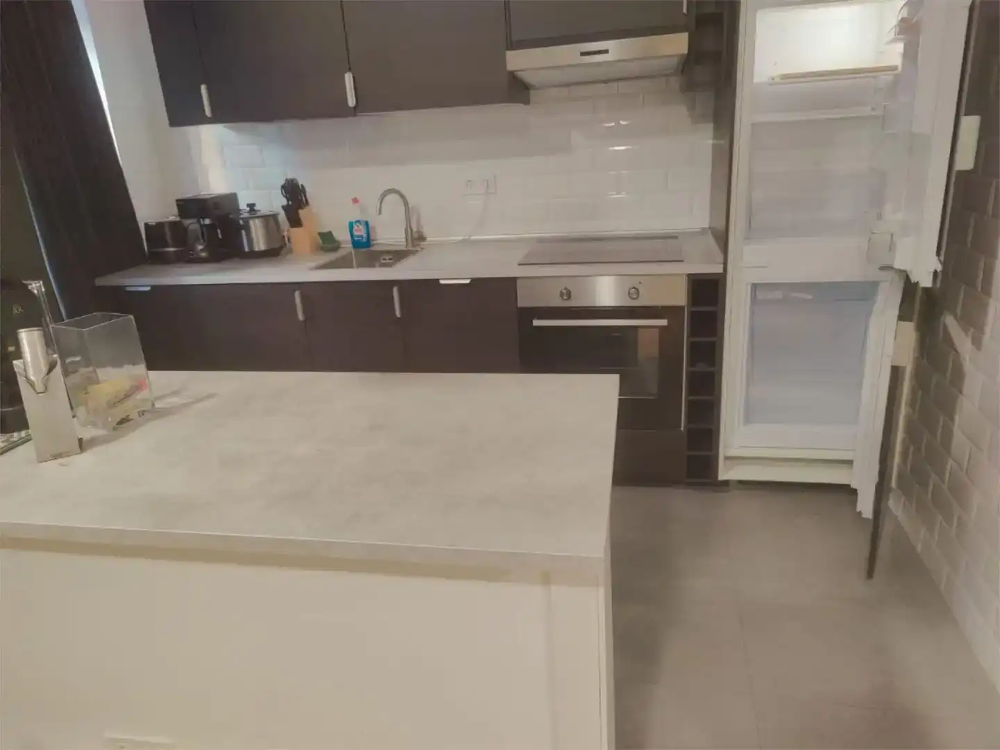 Cuina de Apartament de lloguer en  Madrid Capital amb Aire condicionat