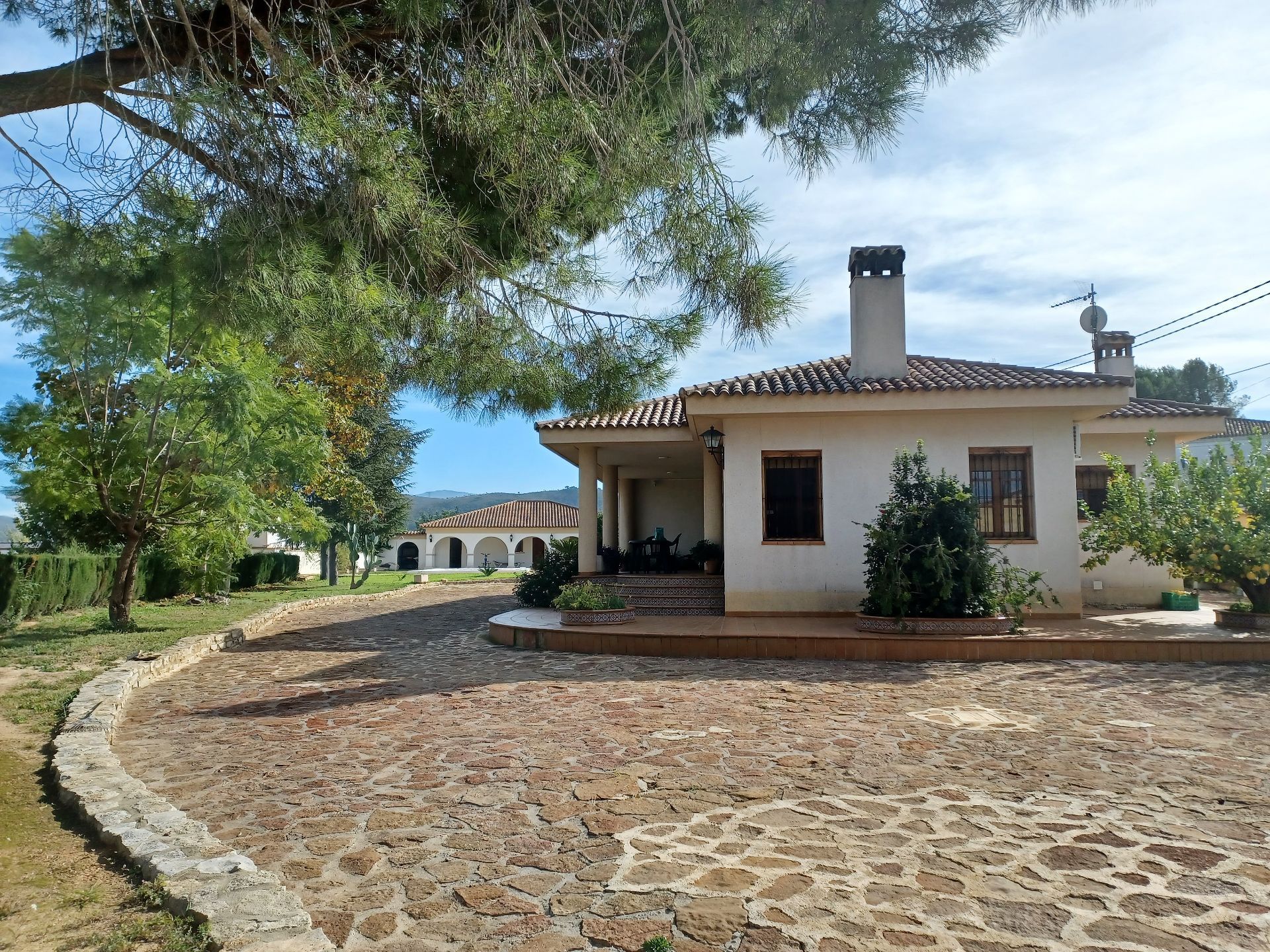 Vista exterior de Casa o xalet en venda en Ontinyent amb Aire condicionat, Calefacció i Traster