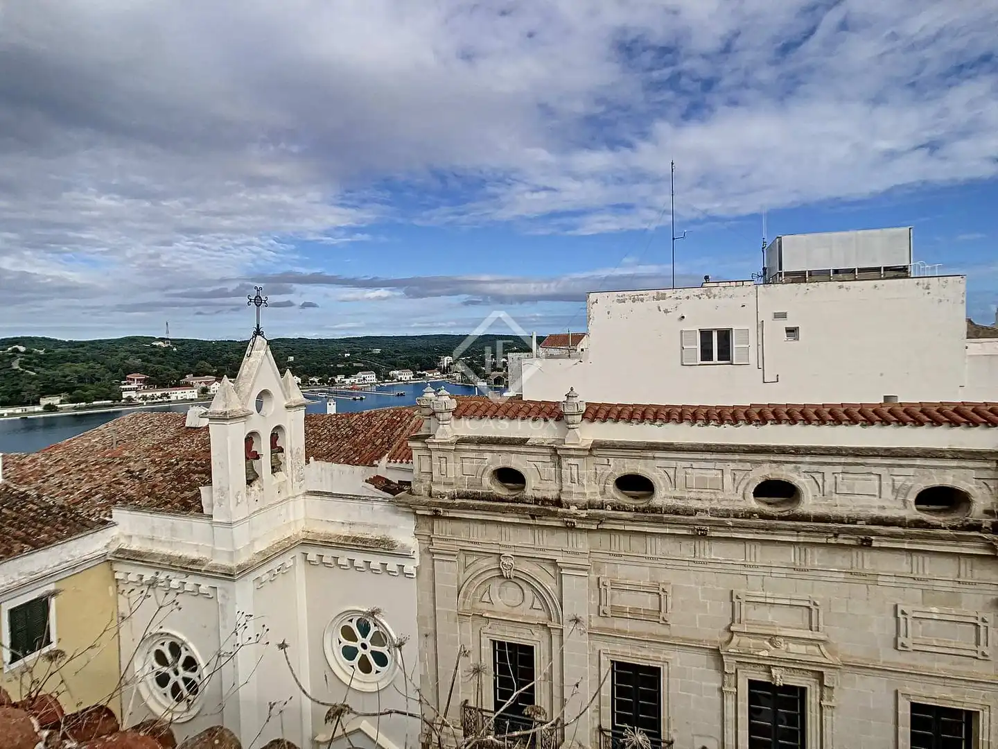 Vista exterior de Casa o xalet en venda en Maó - Mahón amb Parquet, Terrassa i Balcó