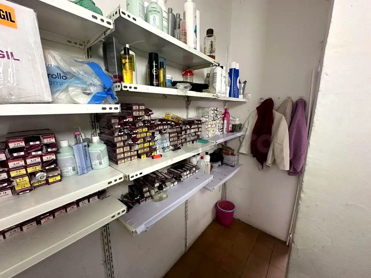Local en venta en L'Hospitalet de Llobregat con Aire acondicionado