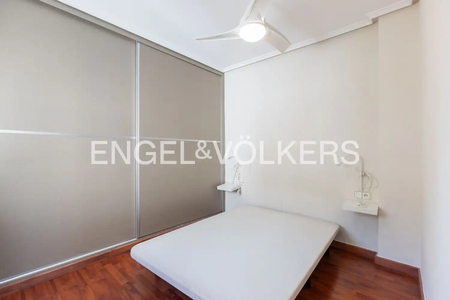 Habitación de Ático de alquiler en Valencia con Aire acondicionado, Calefacción y Parquet