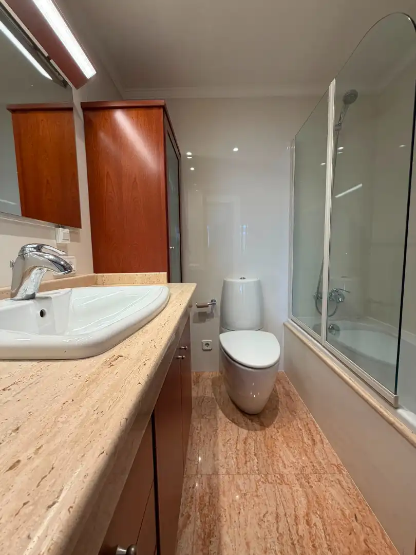 Badezimmer von Dachboden zum Verkauf in Gavà mit Klimaanlage, Heizung und Terrasse