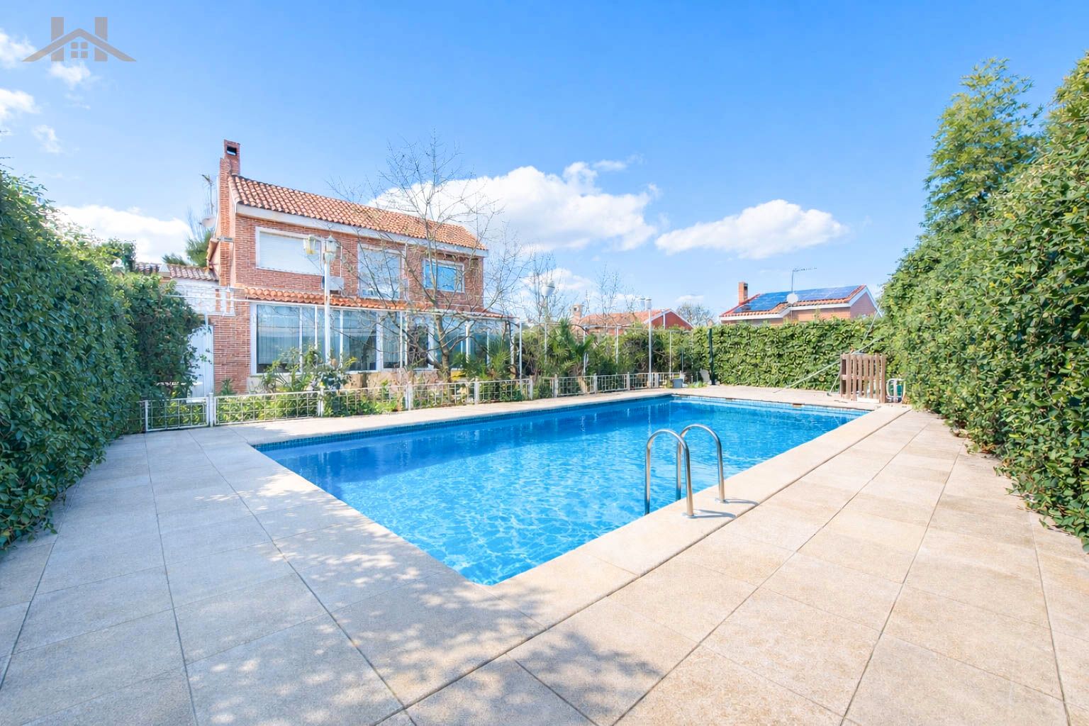 Swimming pool of Single-family semi-detached for sale in Boadilla del Monte  with Air Conditioner, Heating and Private garden