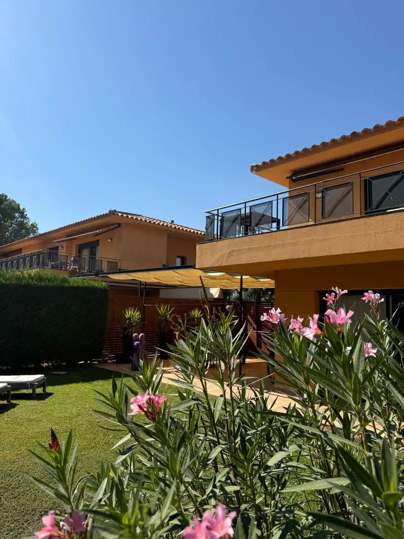 Apartament amb jardí en venda a Navata
