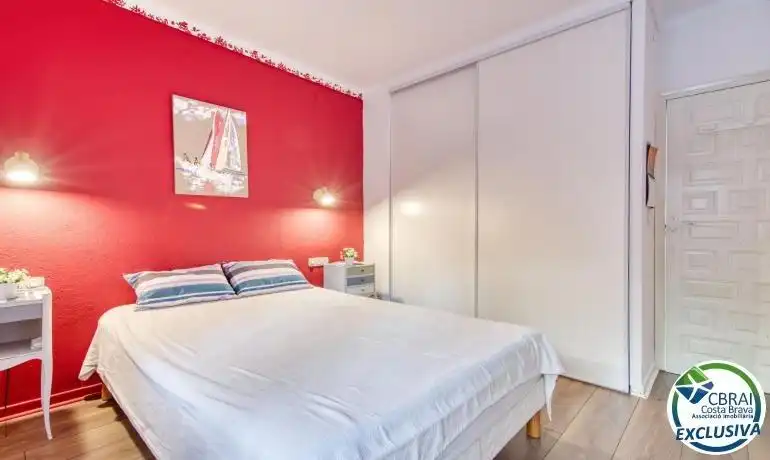 Habitación de Apartamento en venta en Roses con Aire acondicionado, Jardín privado y Terraza