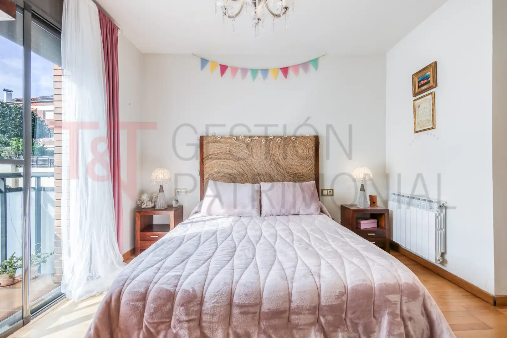 Schlafzimmer von Einfamilien-Reihenhaus zum Verkauf in El Masnou mit Klimaanlage, Heizung und Terrasse