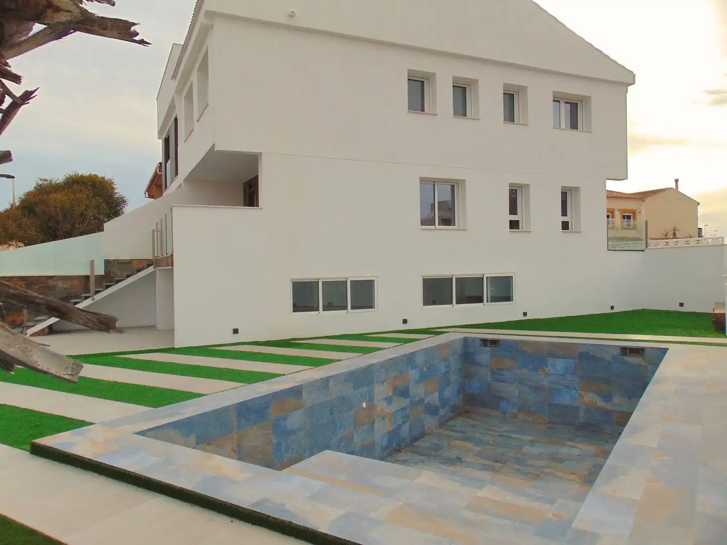 Piscina de Casa adosada en venta en San Pedro del Pinatar con Aire acondicionado, Calefacción y Jardín privado