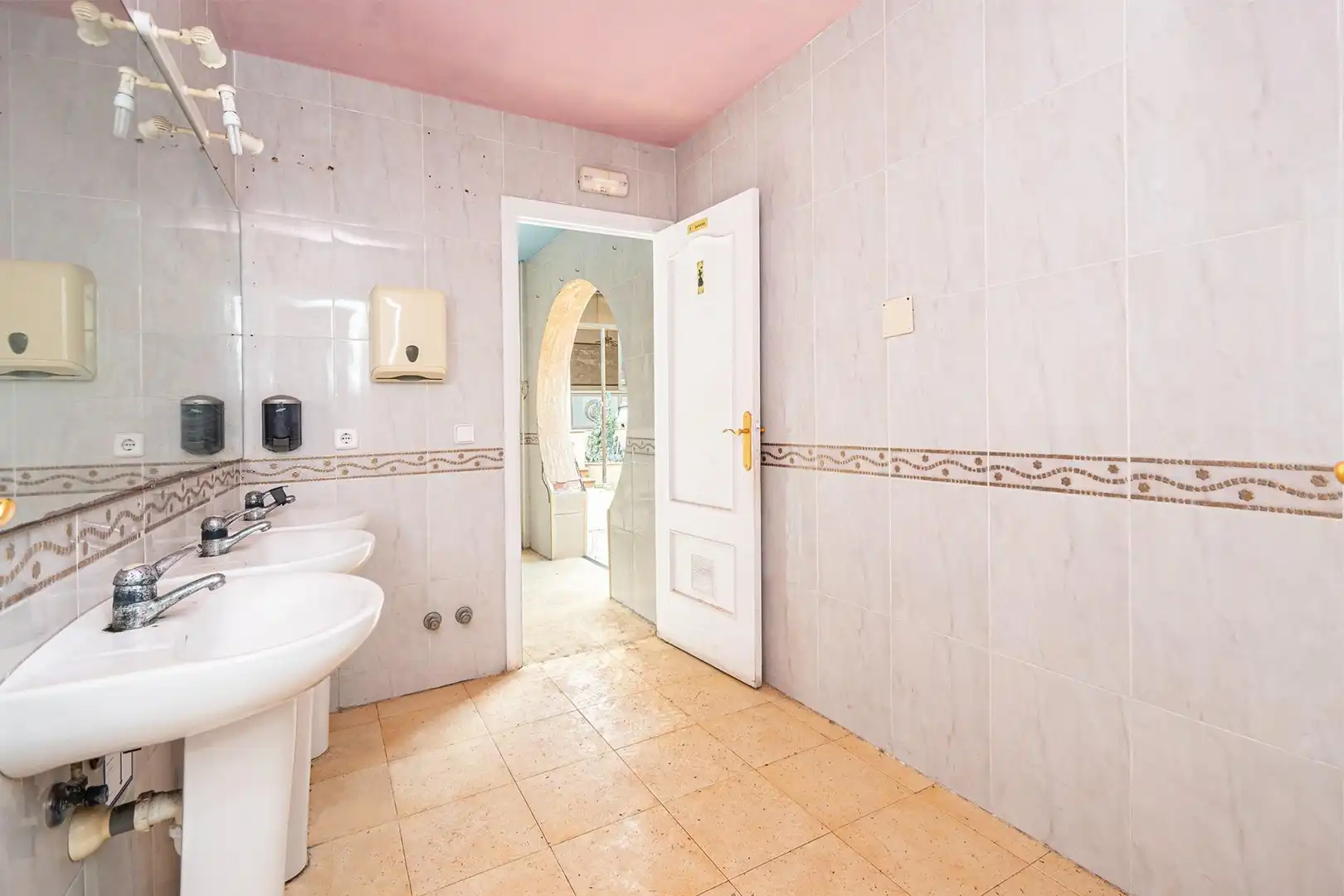 Badezimmer von Geschaftsraum zur Miete in Andratx