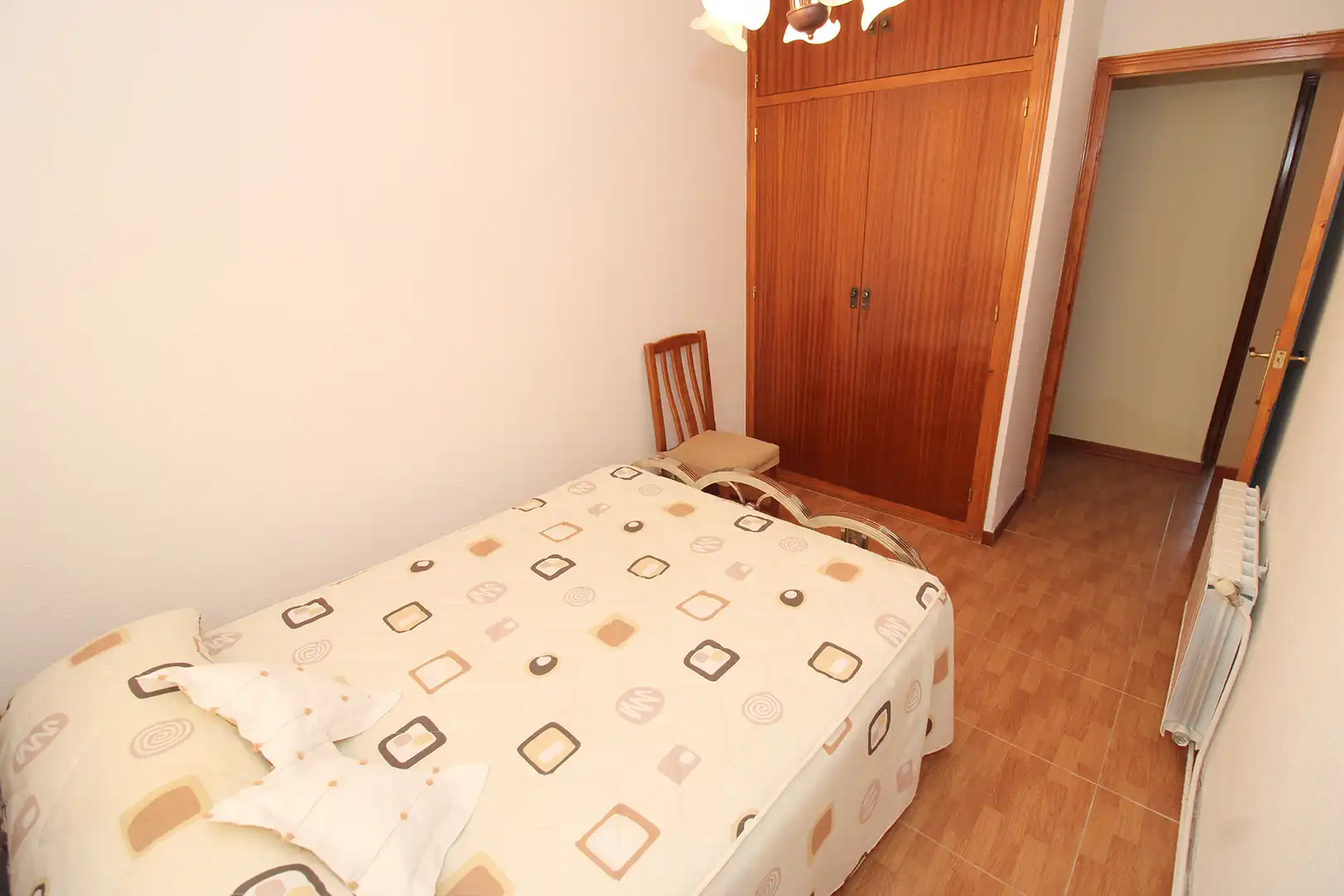 Schlafzimmer von Einfamilien-Reihenhaus zum Verkauf in Torremocha de Jarama mit Heizung, Privatgarten und Internet