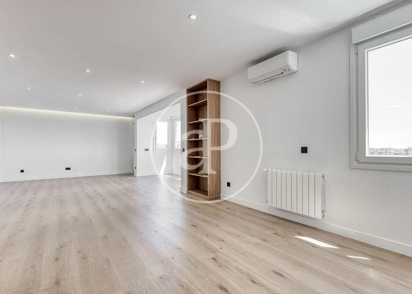 Living room of Flat for sale in Madrid  with Air Conditioner, Heating and Terrace
