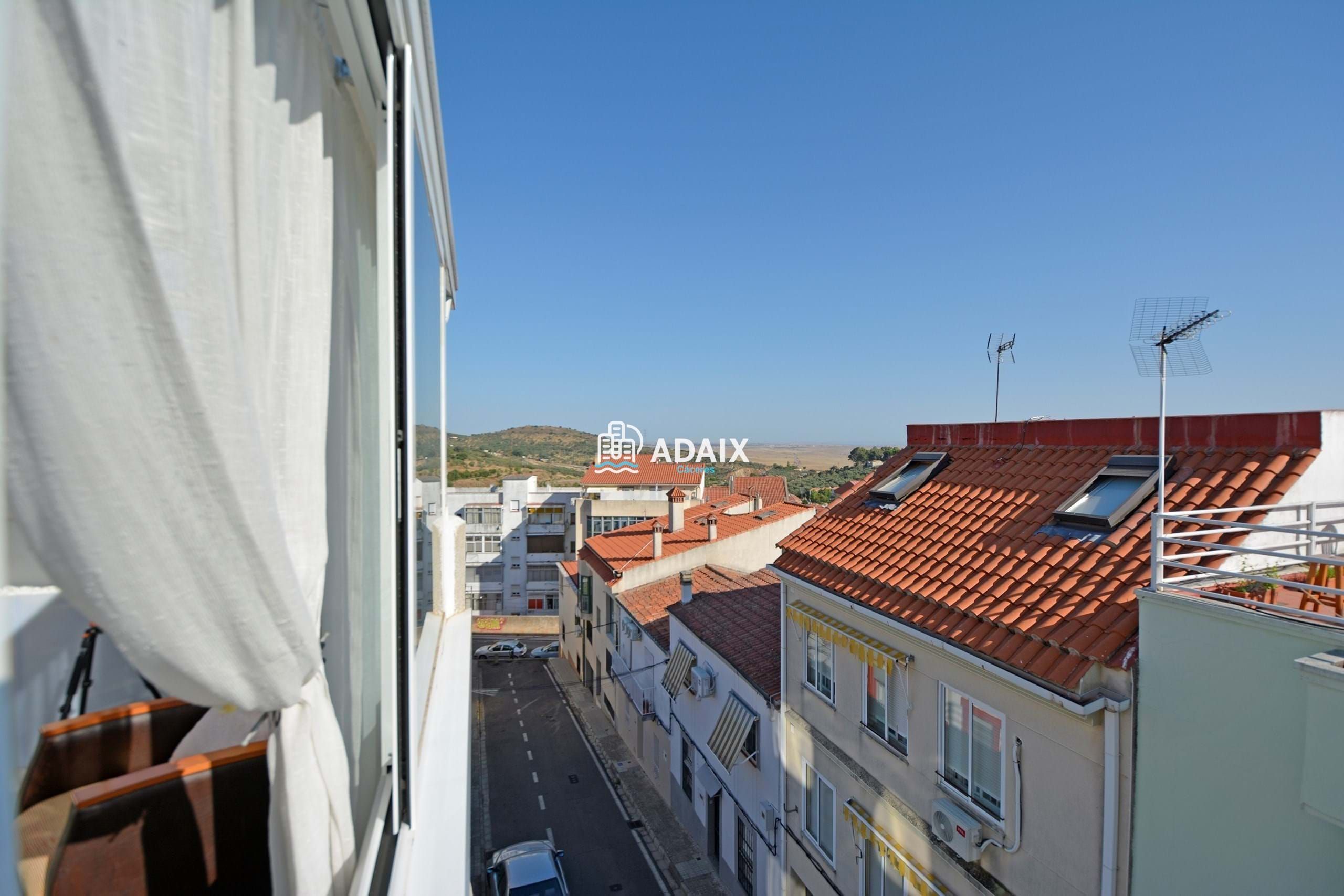 Vista exterior de Casa adosada en venda en Cáceres Capital amb Aire condicionat, Calefacció i Terrassa