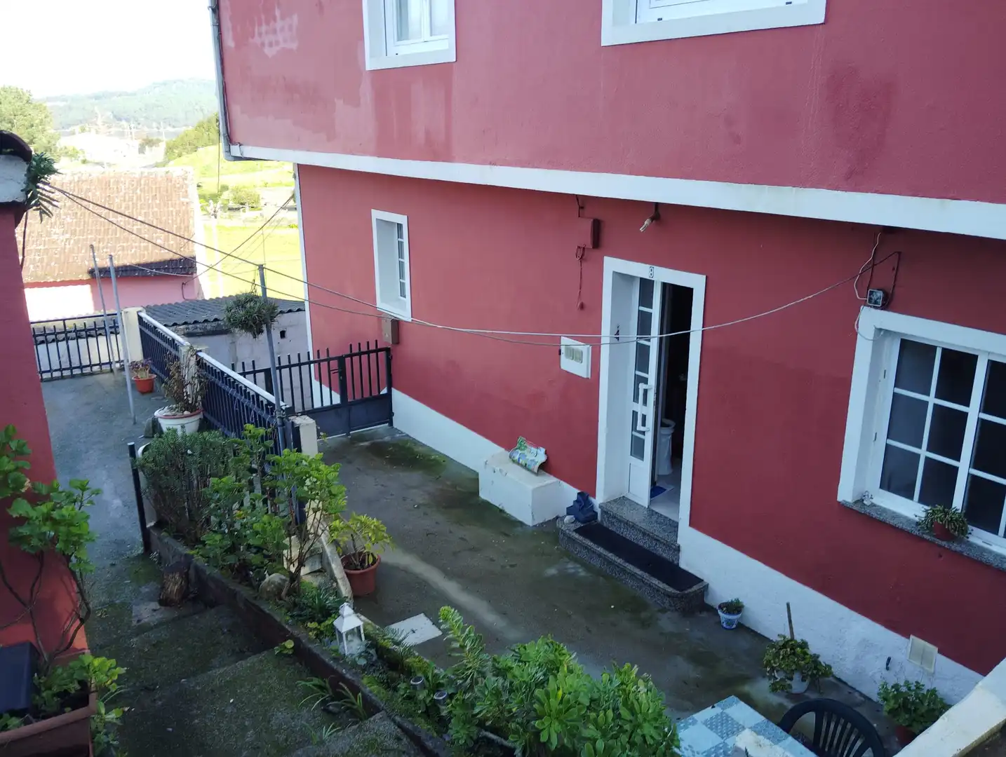 Vista exterior de Casa o xalet en venda en Noia amb Terrassa i Moblat