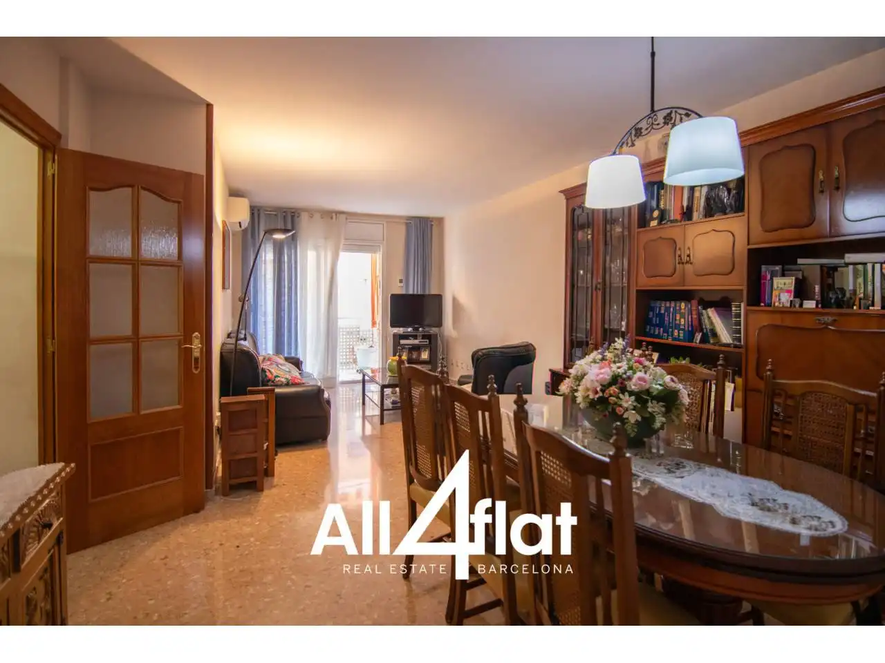 Außenansicht von Wohnung zum Verkauf in Viladecans mit Klimaanlage, Heizung und Balkon