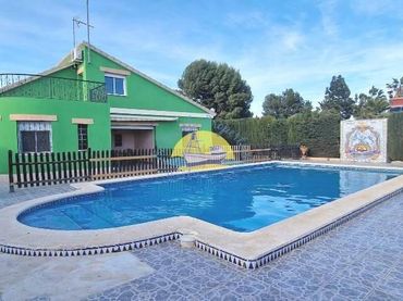 Villa avec balcon à vendre à Totana