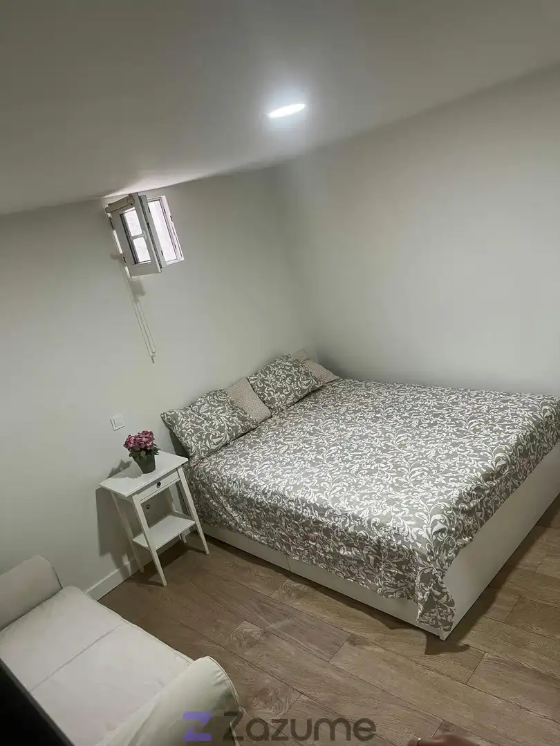 Dormitori de Apartament de lloguer en Madrid amb Aire condicionat, Calefacció i Parquet