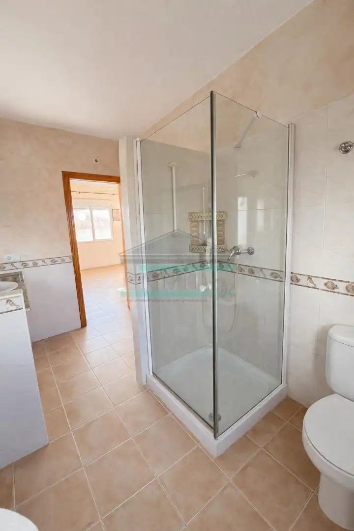 Baño de Casa o chalet en venta en Láchar con Jardín privado, Terraza y Piscina
