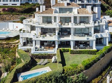 Bajo con balcón en venta en Nueva Andalucía