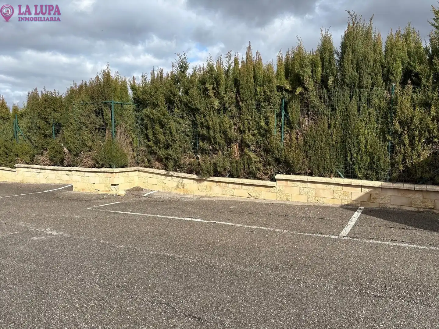 Aparcament de Casa adosada en venda en La Guardia de Jaén