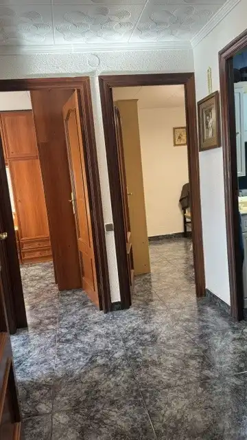 Wohnung zum Verkauf in Cornellà de Llobregat mit Klimaanlage, Heizung und Ofen