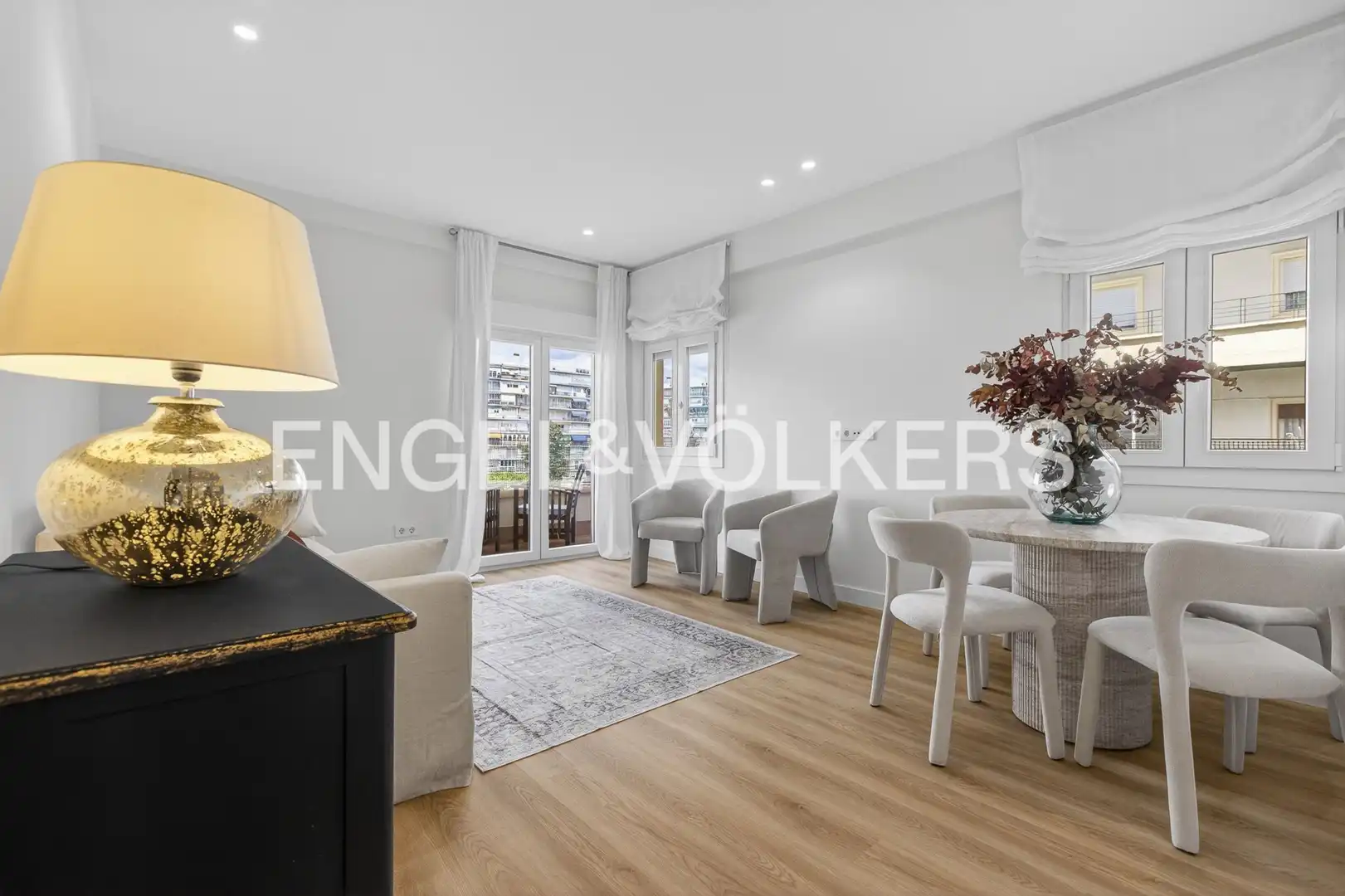 Living room of Flat for sale in Sevilla  with Heating, Parquet flooring and Terrace