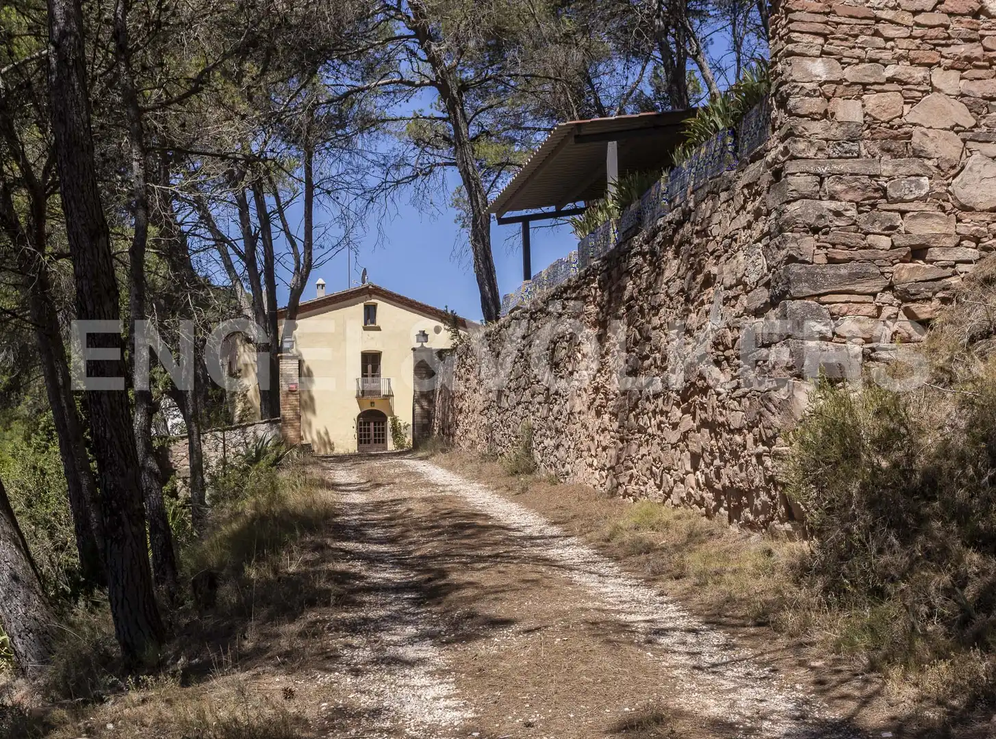 Vista exterior de Finca rústica en venda en Santa Maria de Miralles amb Calefacció, Jardí privat i Traster