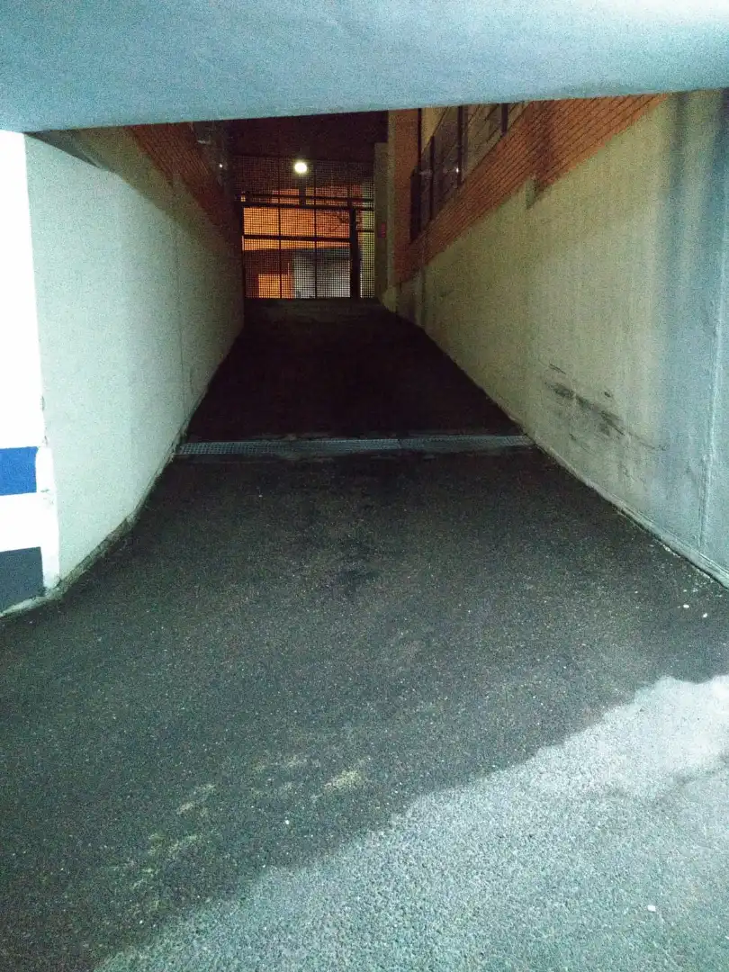 Garaje de alquiler en Calle de Calixto Ariño, 6, Barrio Jesús