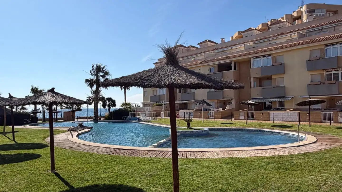 Piscina de Apartamento en venta en La Manga del Mar Menor con Aire acondicionado, Terraza y Trastero