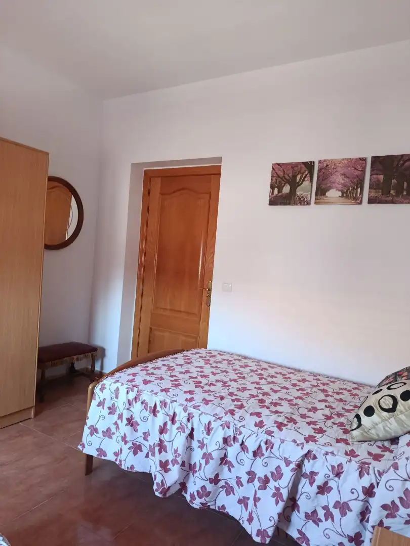Dormitori de Casa adosada en venda en Mota del Cuervo amb Calefacció, Terrassa i Moblat