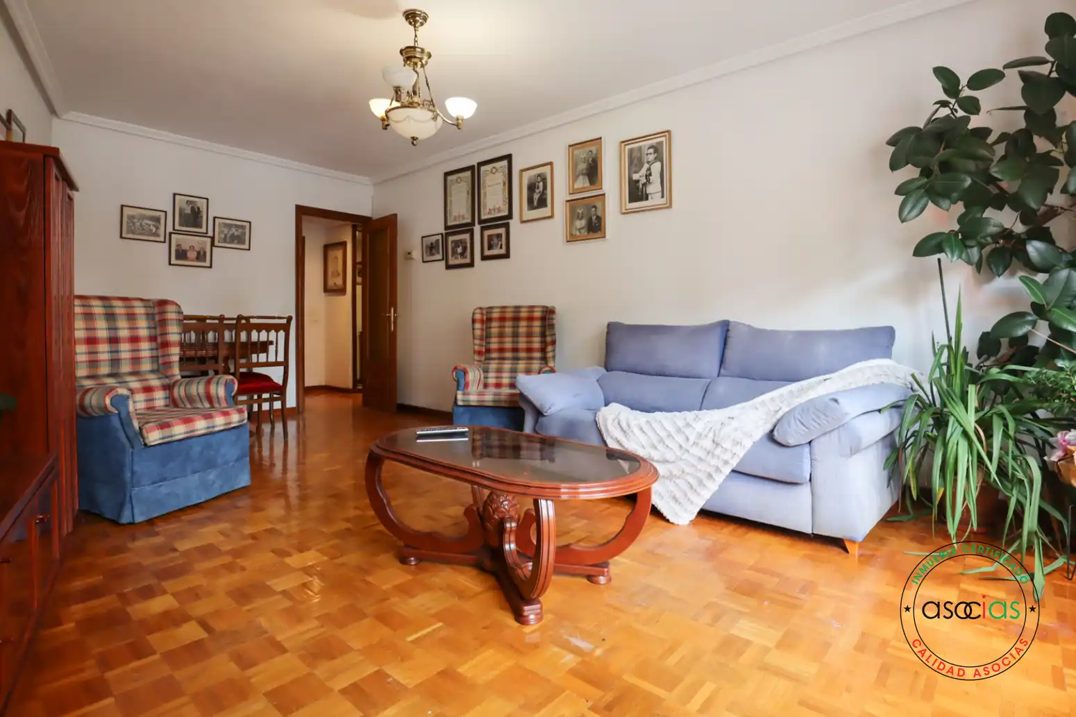 Sala de estar de Piso en venta en Oviedo  con Calefacción, Parquet y Terraza
