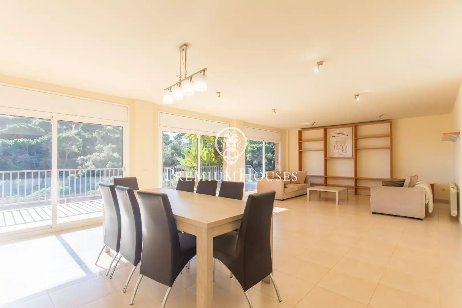 Vista exterior de Casa o xalet en venda en Arenys de Mar amb Aire condicionat, Calefacció i Jardí privat