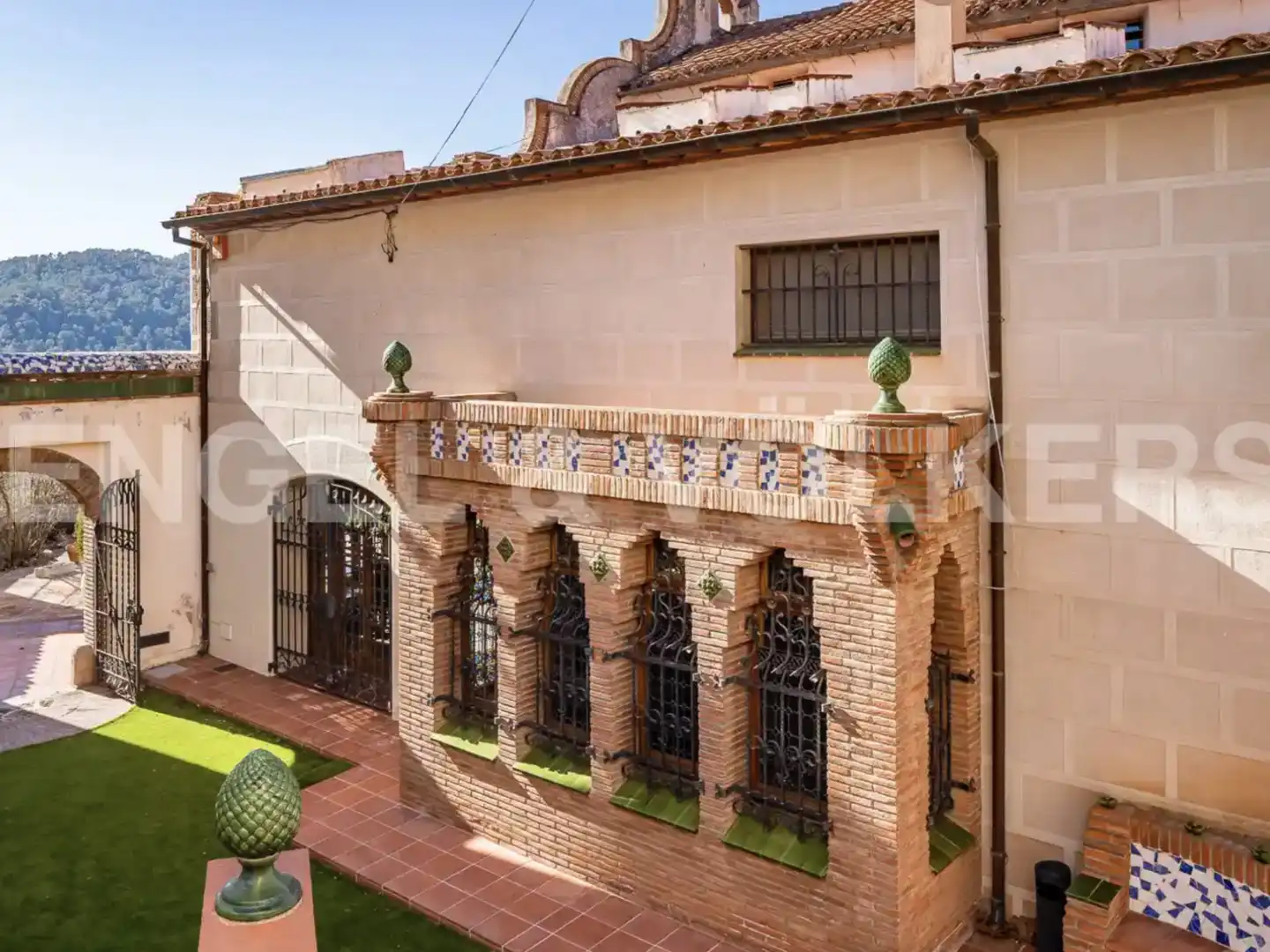 Vista exterior de Edifici en venda en Castellar del Vallès