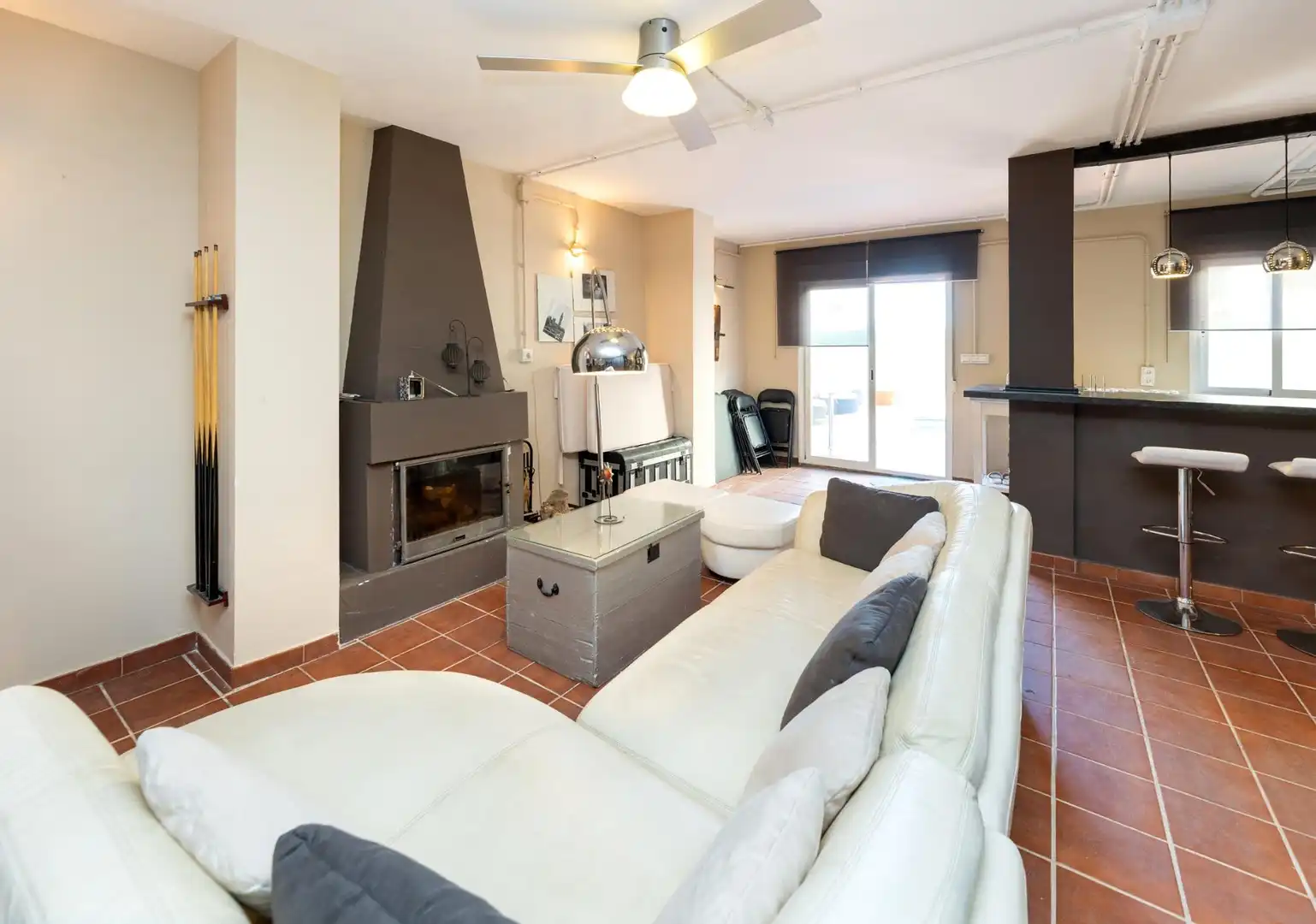 Sala d'estar de Casa o xalet en venda en Monachil amb Calefacció, Jardí privat i Terrassa