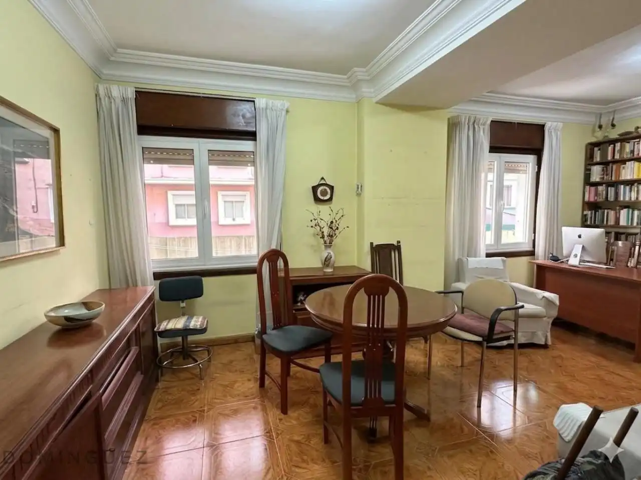 Menjador de Pis en venda en Vigo  amb Calefacció i Parquet