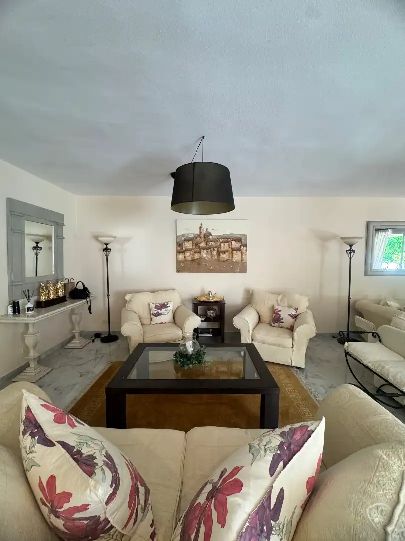 Sala d'estar de Àtic de lloguer en Estepona amb Aire condicionat, Calefacció i Terrassa