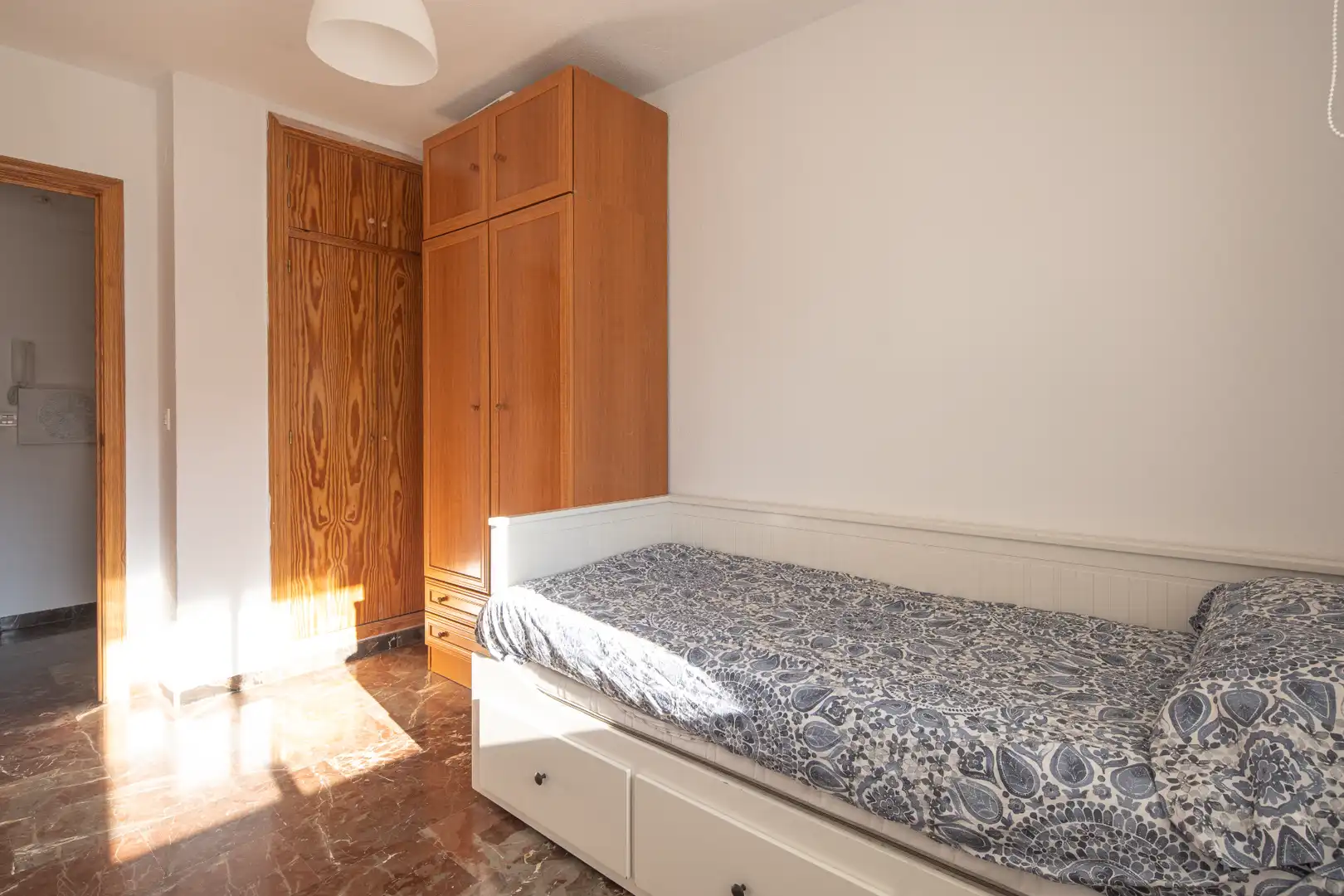 Dormitori de Pis en venda en Cenes de la Vega amb Aire condicionat, Moblat i Balcó