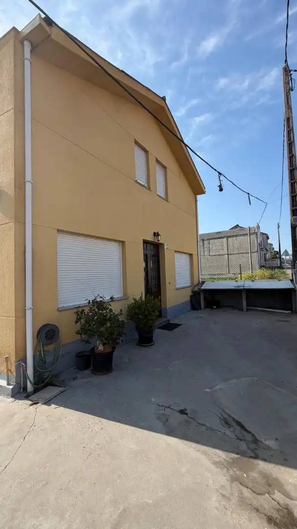 Vista exterior de Casa o chalet en venta en Carballo con Terraza