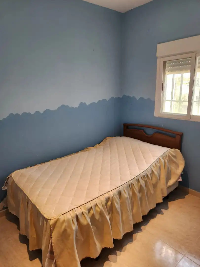 Dormitori de Casa adosada en venda en Aranjuez amb Jardí privat, Moblat i Alarma