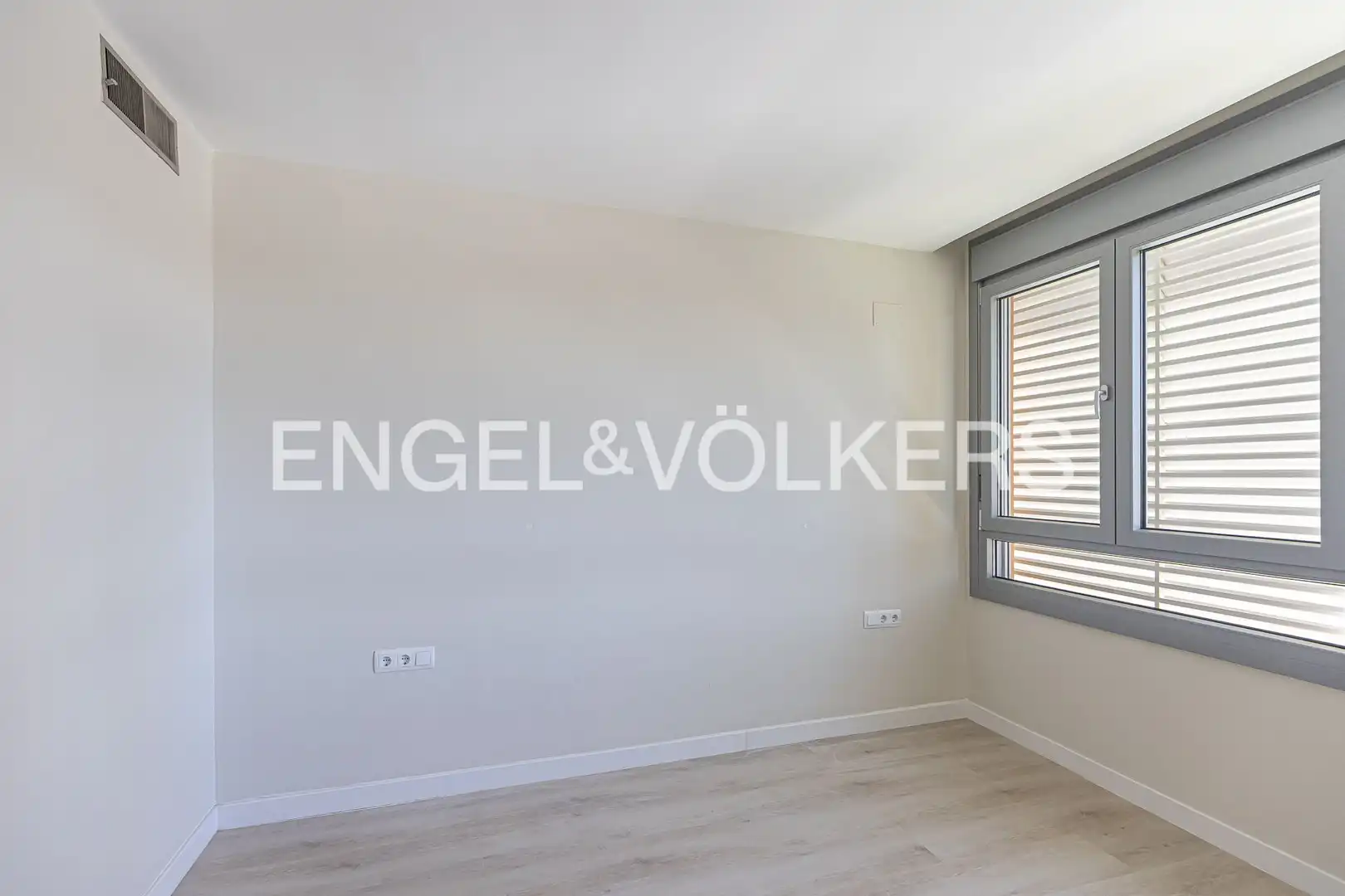 Bedroom of Flat for rent in Madrid  with Air Conditioner, Heating and Terrace