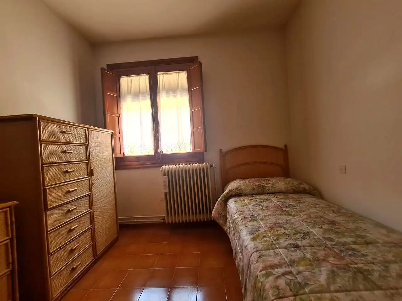 Habitación de Piso en venta en La Adrada  con Aire acondicionado, Terraza y Amueblado
