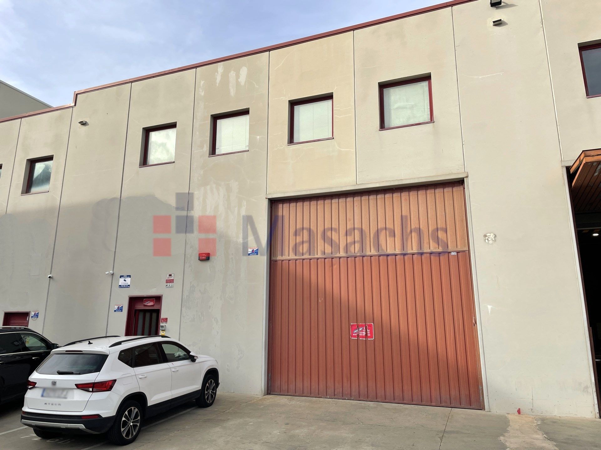 Vista exterior de Nau industrial de lloguer en Terrassa