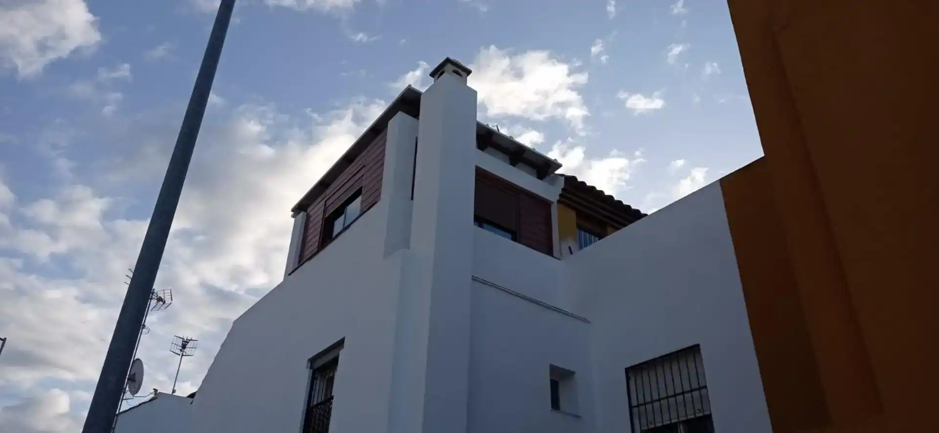 Vista exterior de Dúplex en venda en Alcalá de Guadaira amb Aire condicionat i Balcó
