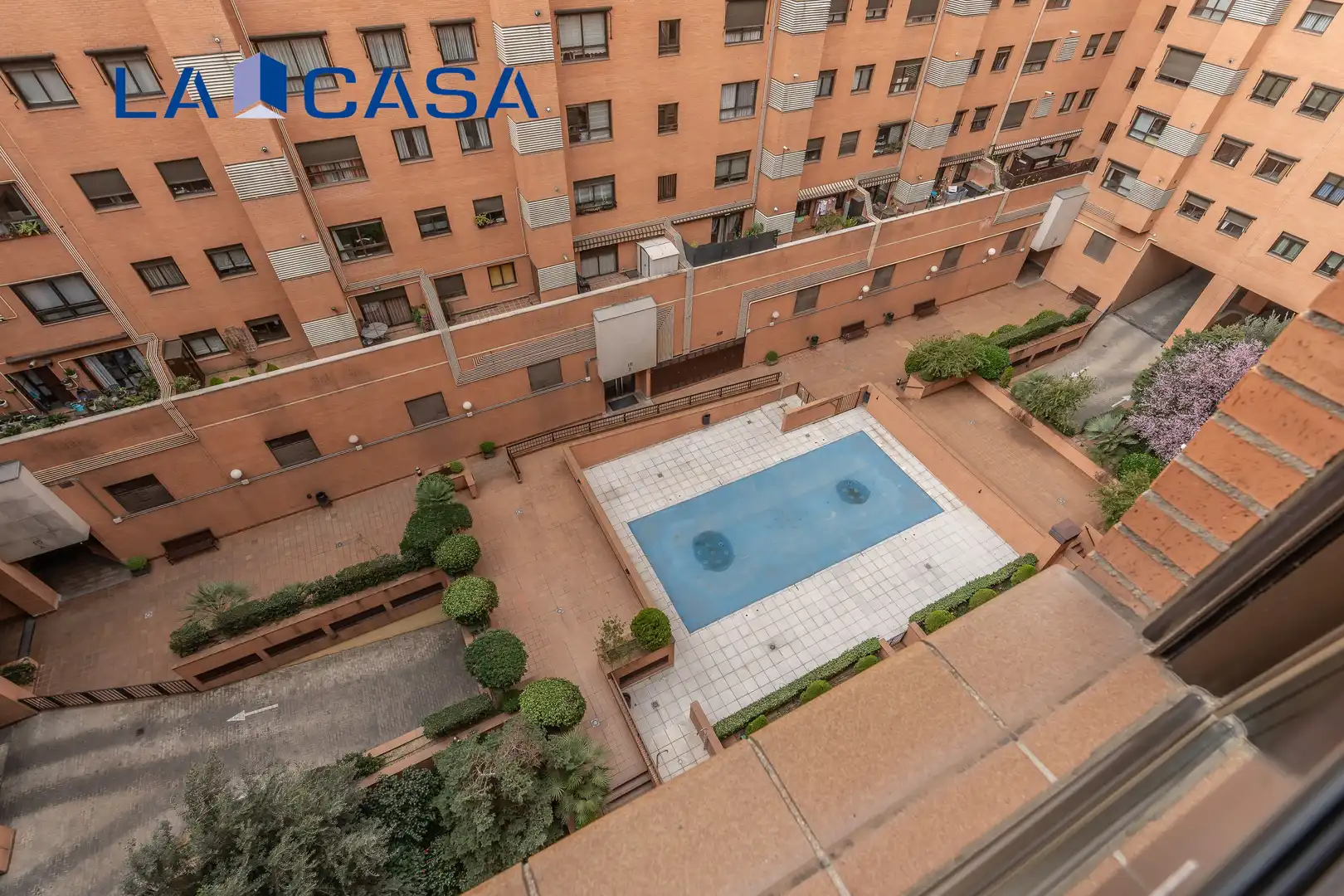 Vista exterior de Pis en venda en Madrid amb Calefacció i Piscina