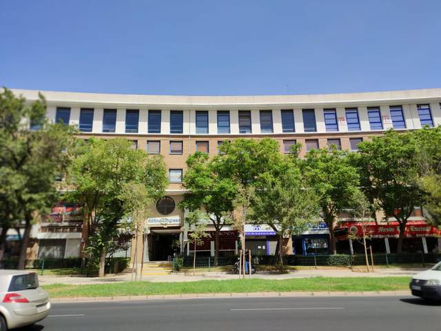 Oficina en Venta en Avenida Alcalde Luis Uruñuela, 6 en Parque Alcosa