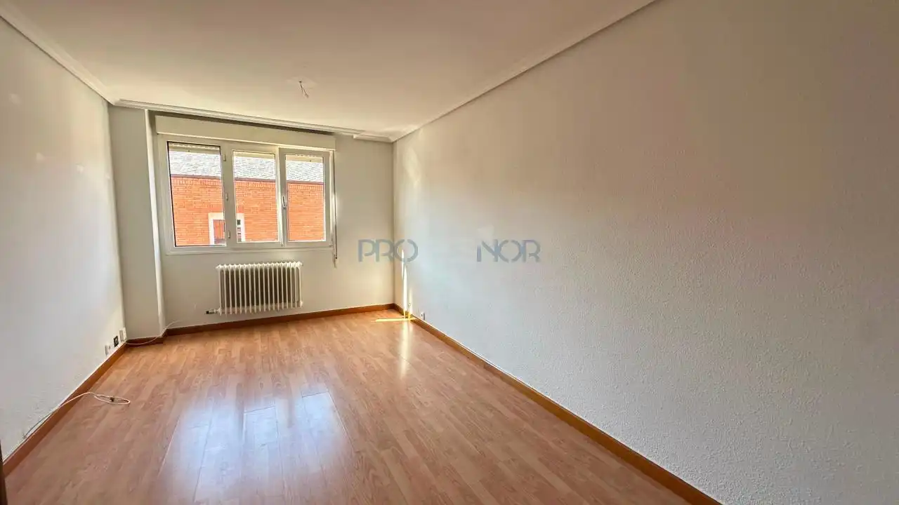 Sala de estar de Apartamento en venta en San Andrés del Rabanedo con Calefacción