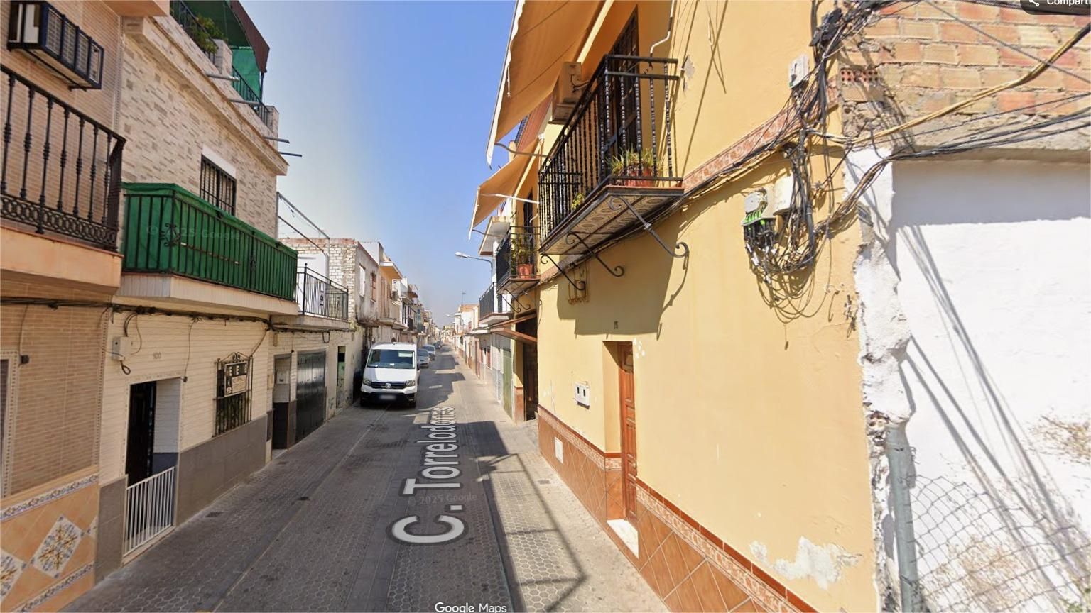 Vista exterior de Casa adosada en venta en  Sevilla Capital con Aire acondicionado y Balcón