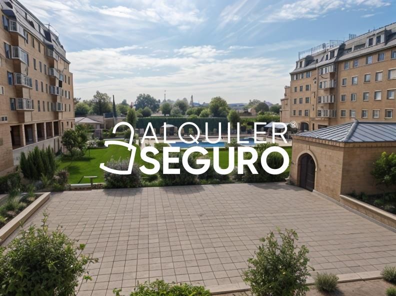 Vista exterior de Pis de lloguer en  Madrid Capital amb Calefacció i Piscina