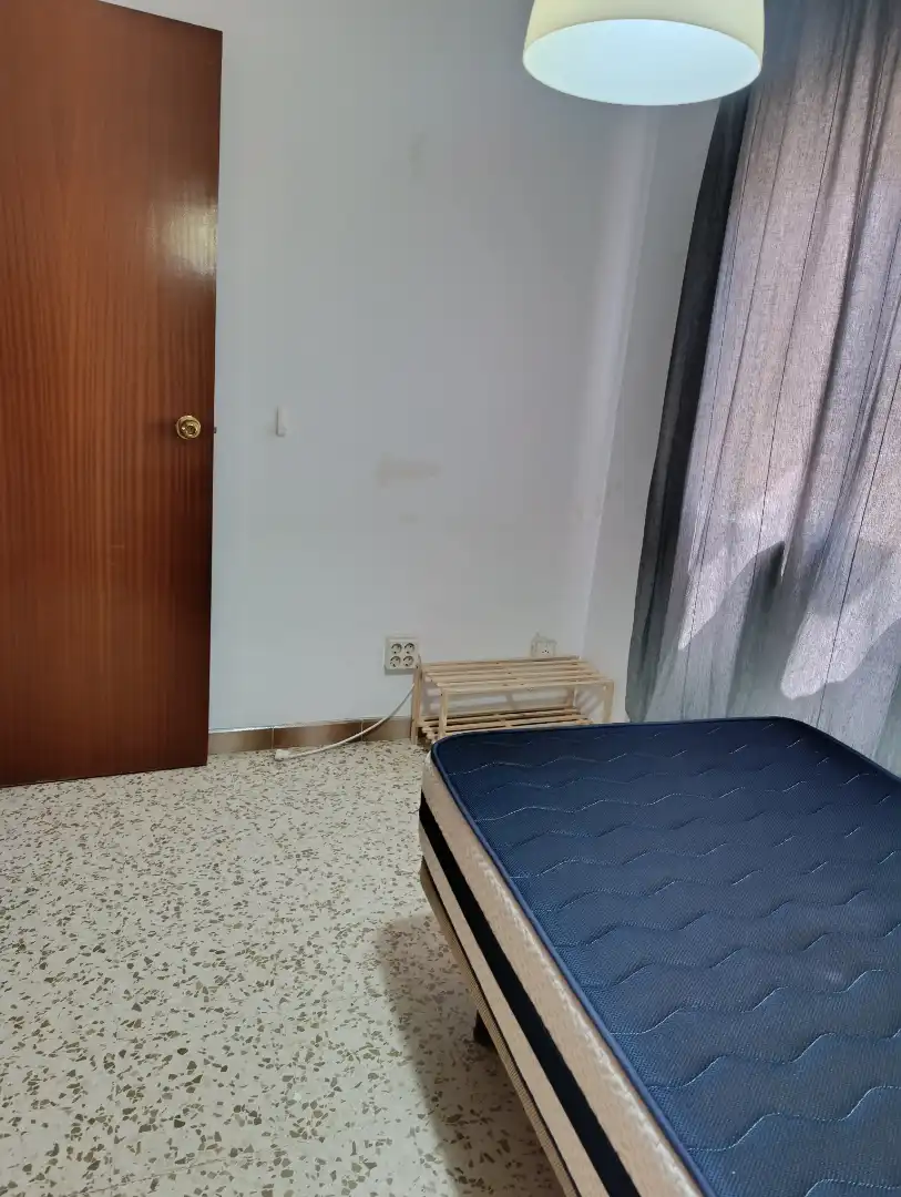Habitación de Piso de alquiler en Dos Hermanas con Aire acondicionado, Terraza y Amueblado