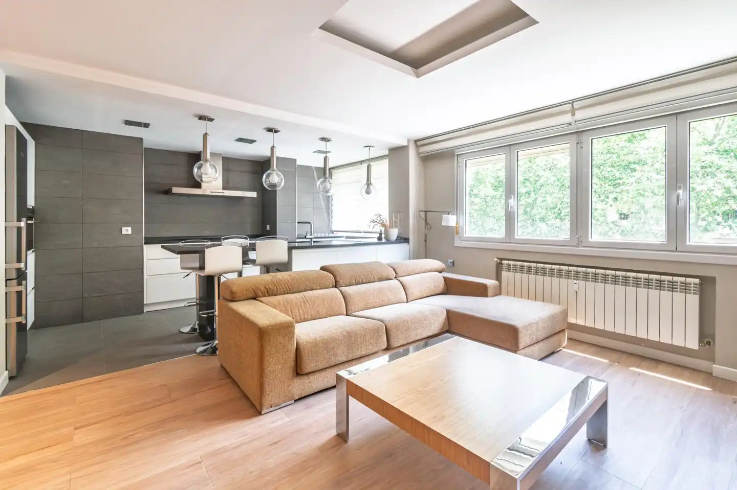 Sala d'estar de Pis en venda en  Pamplona / Iruña amb Calefacció, Parquet i Moblat