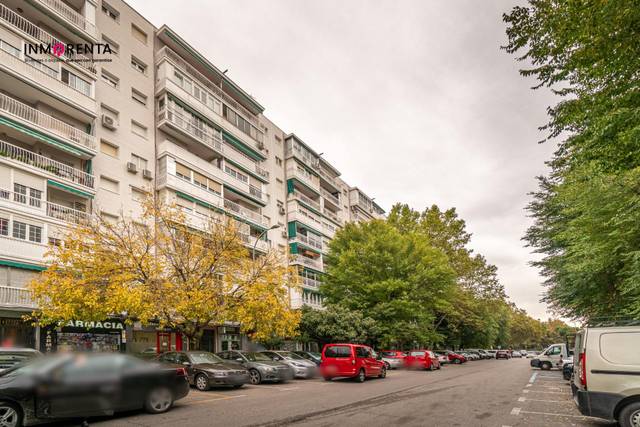 Piso en Venta en Calle VENUS en Valderas - Los Castillos