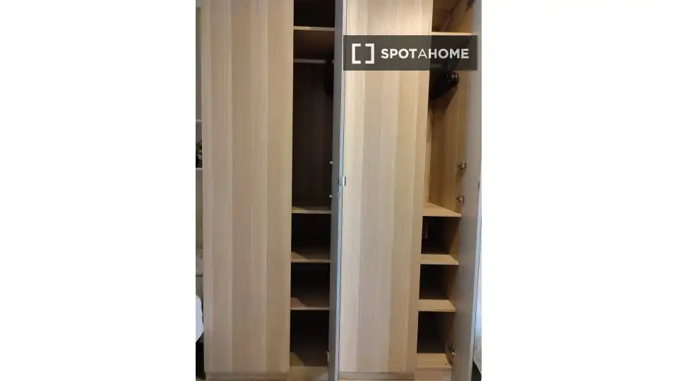 Habitación de Piso de alquiler en Madrid con Aire acondicionado, Calefacción y Amueblado